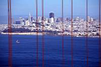 San Francisco, vue  travers les cables du Golden Gate