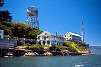 On voit bien qu'Alcatraz n'est plus qu'une ruine