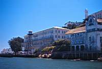 Le quai principal et les batiments administratifs d'Alcatraz