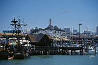 En passant devant Fisherman Wharf, on voit trs bien Coit Tower